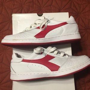 Lightly worn no scrapes Diadora’s